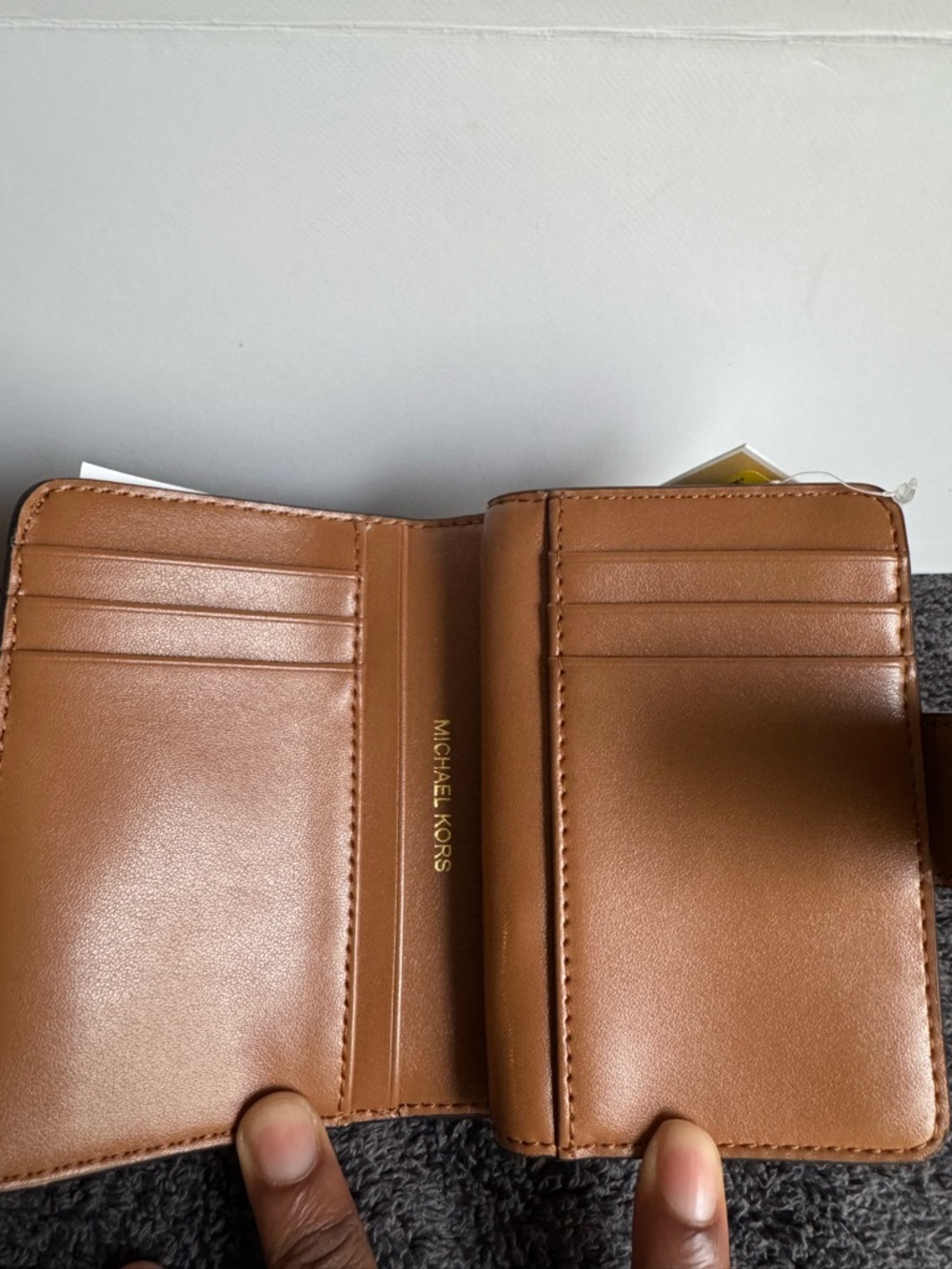MICHAEL KORS Small Signature Logo VANILLA Wallet - Picture 5 of 10